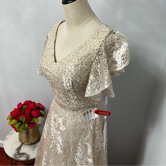 Mac Duggal Embroidered Flutter Ruffle Sleeve V-Neck Gown In Ivory & Nude New Tag - Picture 6 of 17